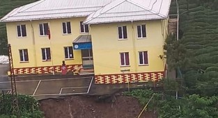 Rize'de bahçesi çöken okulda eğitime başlanamadı