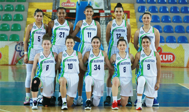 Rize Belediyespor'un perileri lige galip başladı