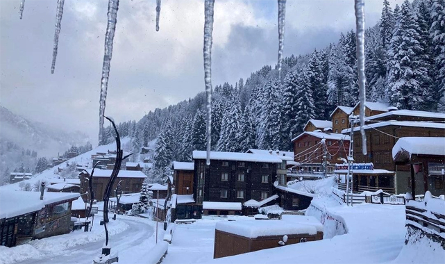 Rize'de kar etkili oldu 40 köy yolu kapandı
