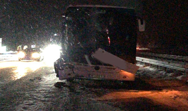 Rize'den İzmir'e giden yolcu otobüsü kaza yaptı: 15 yaralı