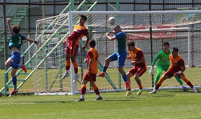 Çaykur Rizespor U19 lider Galatasaray'ı elinden kaçırdı