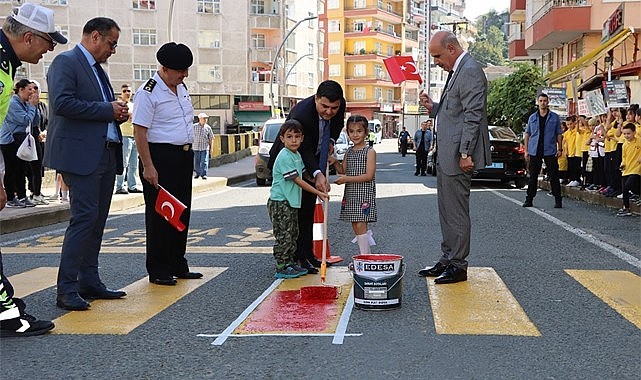Rize'de yaya geçitlerine hayat için kırmızı çizgi