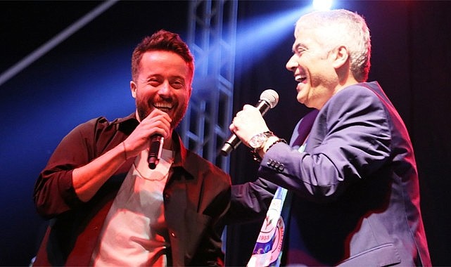 Cengiz Kurtoğlu'ndan Rize'de Cumhuriyet konseri