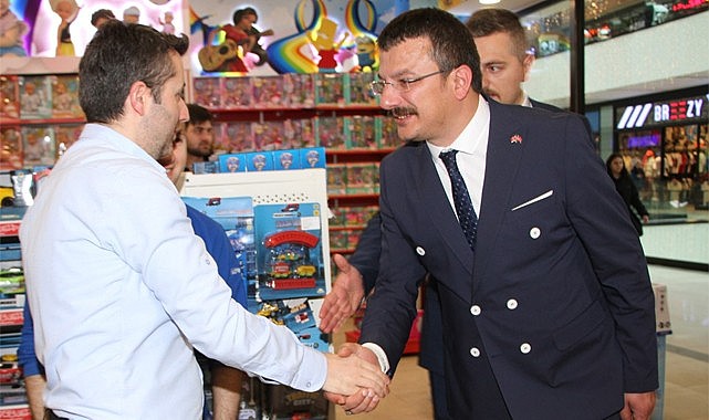 MHP Rize adayları sıkılmadık el bırakmıyor