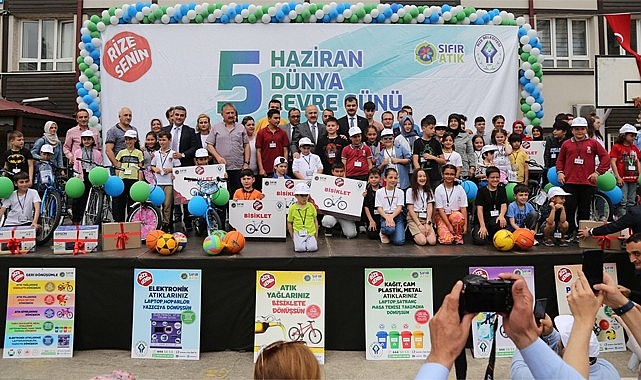 Rize Senin Projesinde öğrencilere hediyeleri verildi