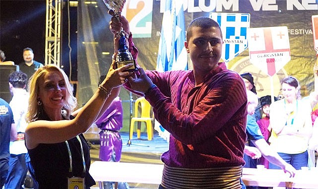En hızlı çay içme yarışmasını Filistinli genç kazandı