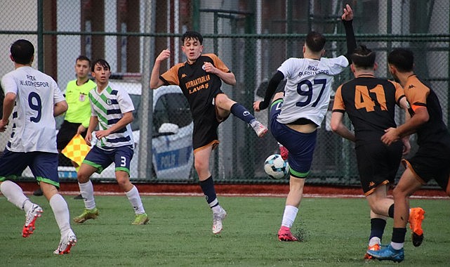 U18'de Rize derbisi Özel İdarespor'un