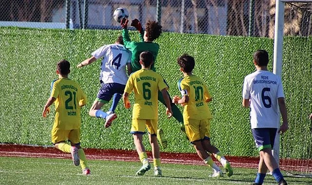 Rize Belediyespor U17 sezonu galip bitirdi