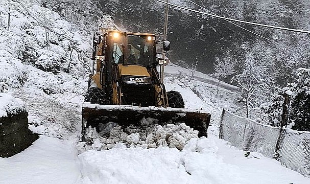 Rize'de kar etkili oldu: 189 köy yolu ulaşıma kapandı