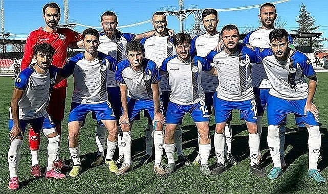 Rize Özel İdarespor ilk devreyi kıl payı bitirdi