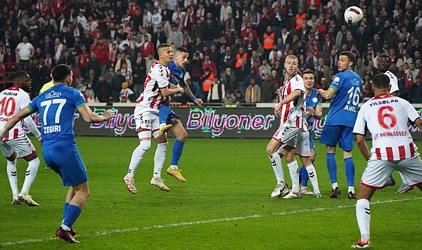 Çaykur Rizespor'da irtifa kaybı devam ediyor
