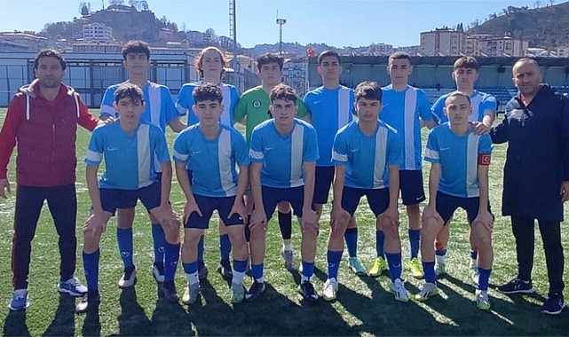 Rize Belediyespor U15 liderliğe yükseldi