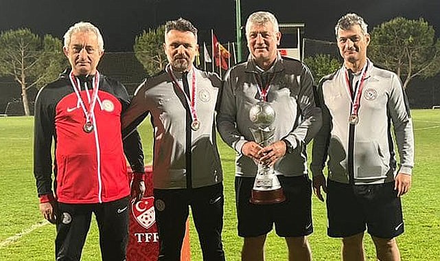 Çaykur Rizespor U19 kupasını aldı