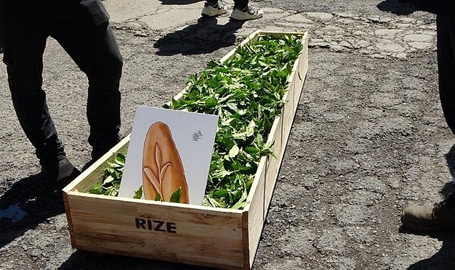 Yaş Çay fiyatına tabutlu eylem
