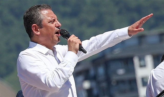 CHP Lideri Özel Rize'de: Çay üreticisinin elini havada bırakmayın
