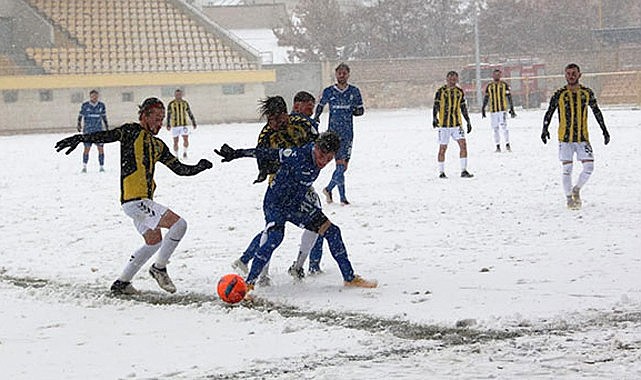 Pazarspor bir kendi kalesine bir rakip kaleye attı, 1 puanı aldı