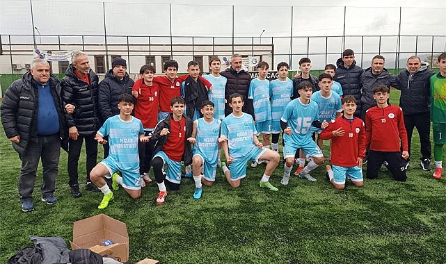 Rize Özel İdarespor U15 Şampiyonu oldu
