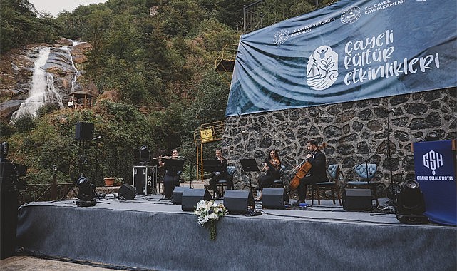 Ağaran Şelalesi'nde sanat rüzgarı esti