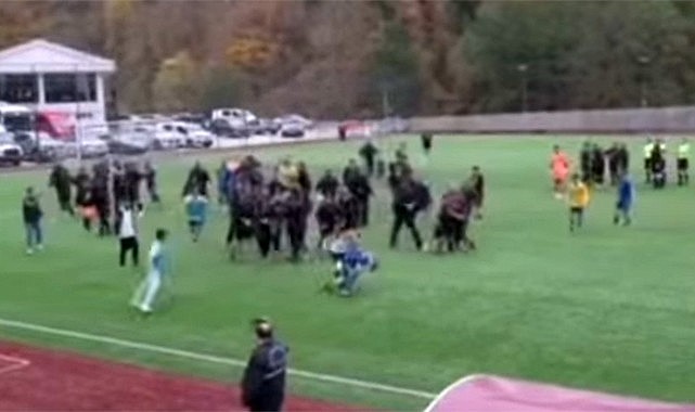 Rize Atletik-Murgul maçında olay: 24 kırmızı kart