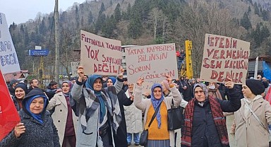 Çamlıhemşin'de "Ruhsatsız Bungalovları Yıkmayın" eylemi