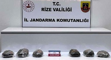 Rize'de Jandarmadan Uyuşturucu Darbesi: Araçta Yakalandı