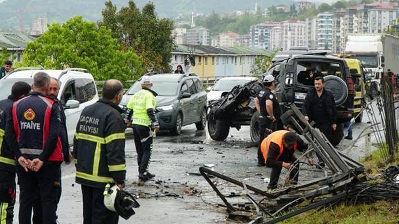 Pazar’da Feci Kaza: Karşı Şeride Geçen Otomobil Ciple Çarpıştı, 1 Ölü, 7 Yaralı