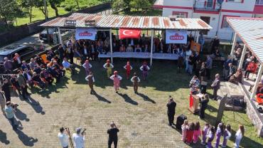Yaş Çay Sezonu Başladı: Kemalpaşa’da Renkli Hasat Şenliği!