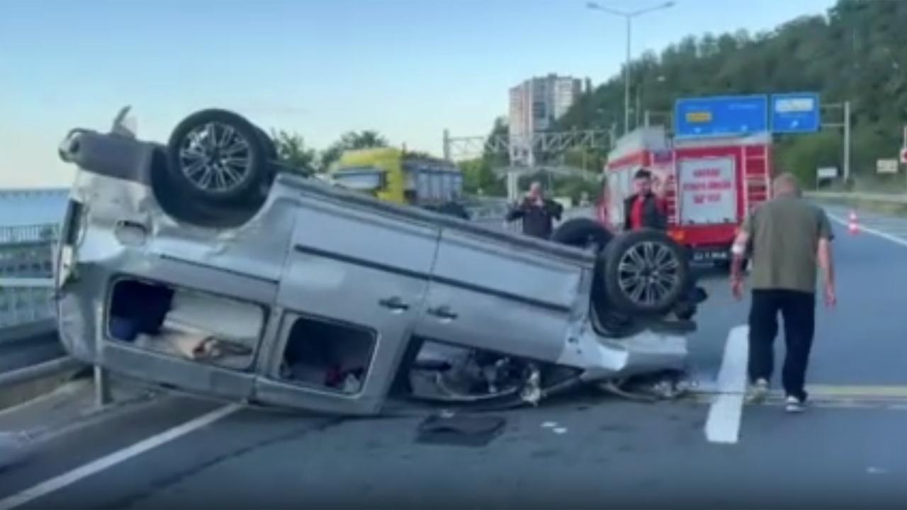Pazar'da Otomobil Takla Atıp Bariyerlere Çarptı: 4 Yaralı